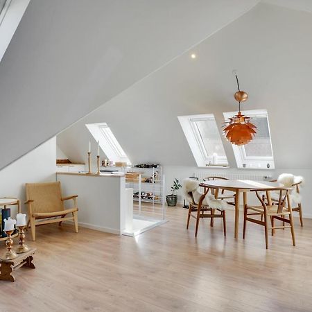 Bath Tub Penthouse In The City Aalborg Bagian luar foto