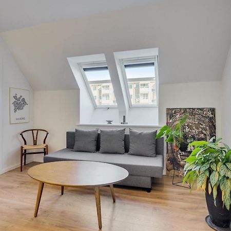Bath Tub Penthouse In The City Aalborg Bagian luar foto