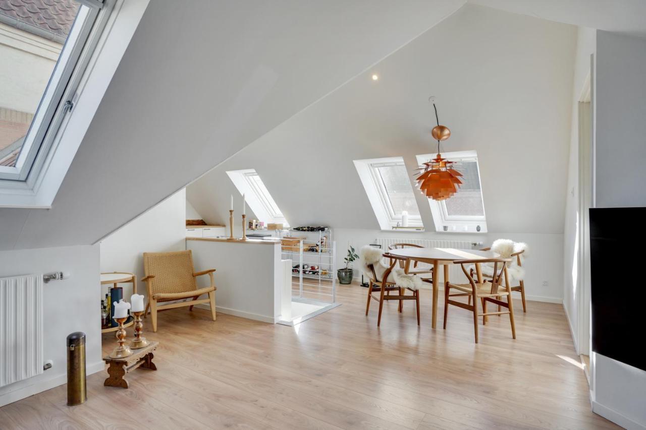 Bath Tub Penthouse In The City Aalborg Bagian luar foto