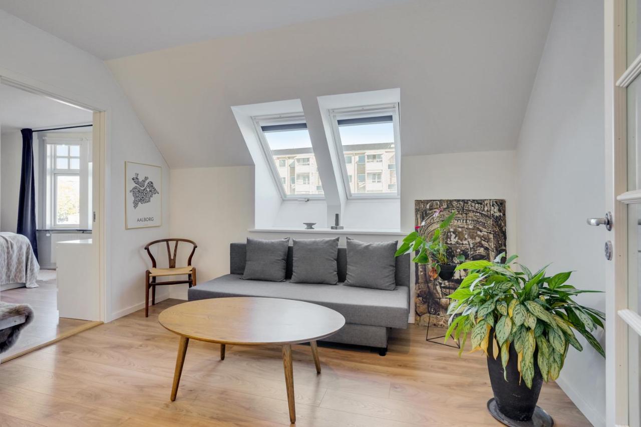 Bath Tub Penthouse In The City Aalborg Bagian luar foto