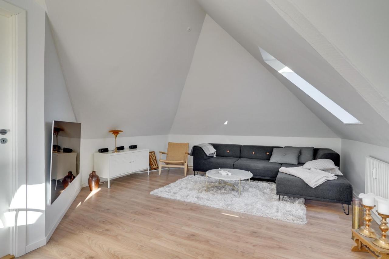 Bath Tub Penthouse In The City Aalborg Bagian luar foto