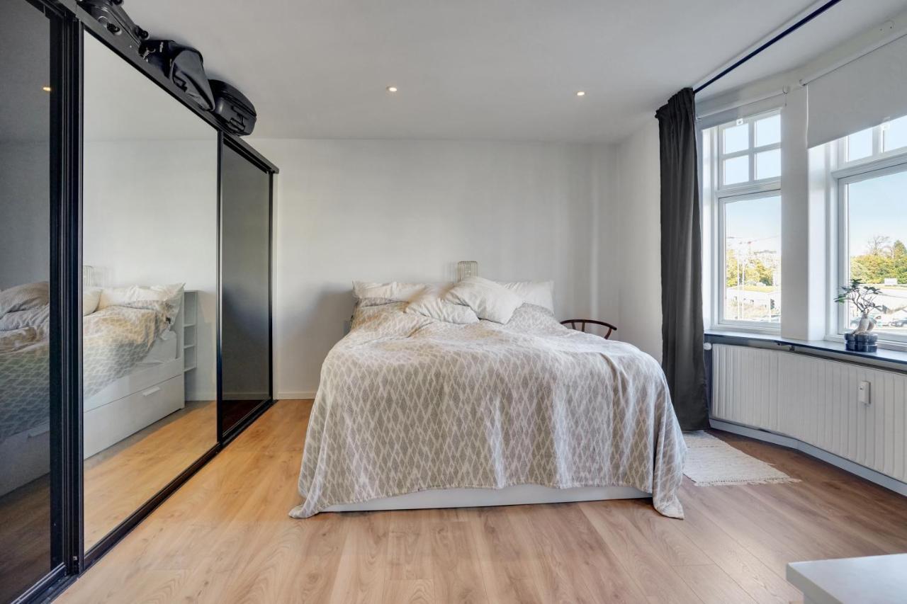 Bath Tub Penthouse In The City Aalborg Bagian luar foto