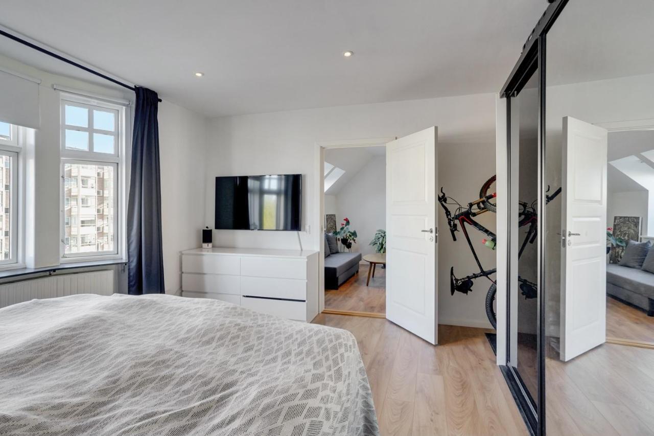 Bath Tub Penthouse In The City Aalborg Bagian luar foto